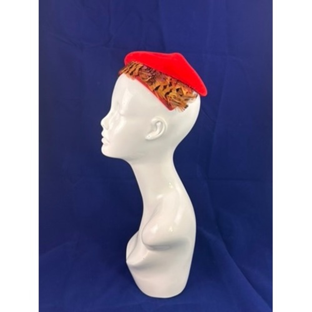 Vintage 50s Red Tilt Hat Feather Cocktail Fascinator Wool Felt Headpiece - Picture 2 of 10